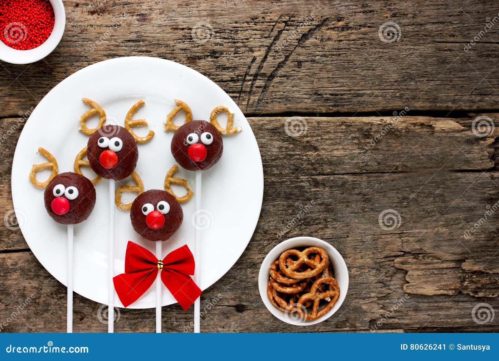 Dolci Di Natale X Bambini.Il Dolce Della Renna Schiocca Il Natale Tratta Per Il Backgro Dell Alimento Di Festa Dei Bambini Immagine Stock Immagine Di Festive Dessert 80626241