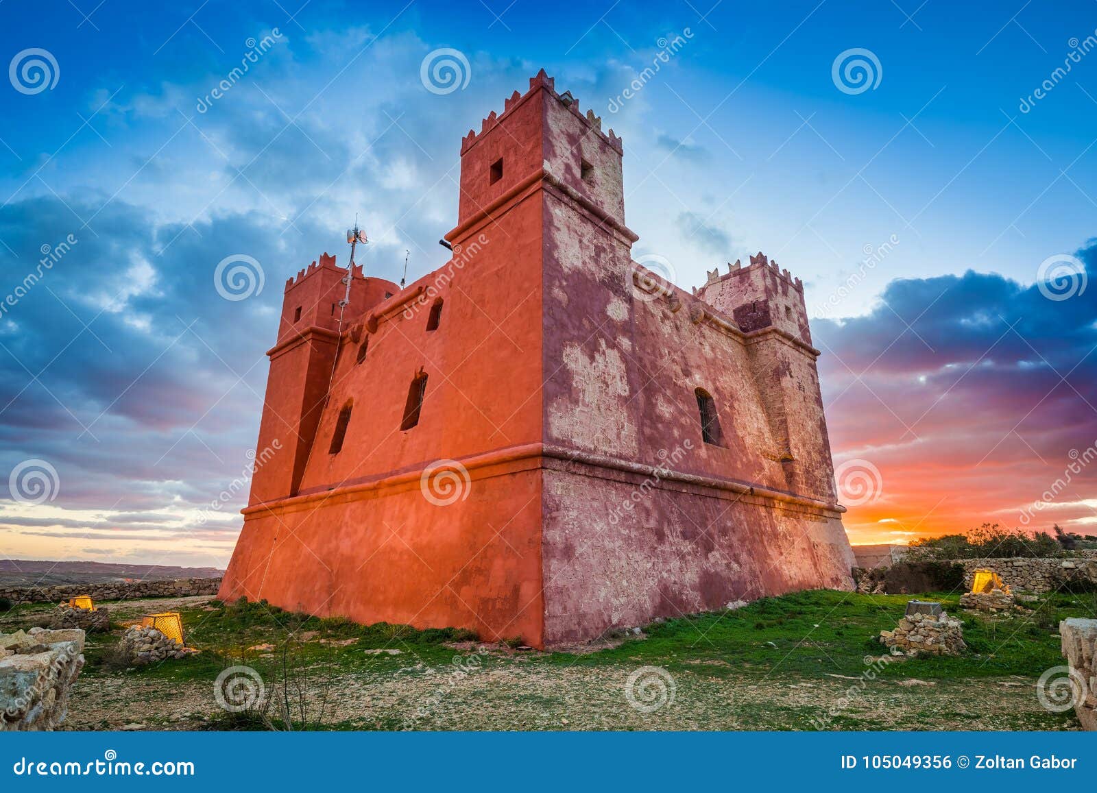 Støt opføre sig fantastisk Il-Mellieha, Malta - the Famous St Agatha`s Tower or Red Tower at Sunset  Stock Photo - Image of agathas, architecture: 105049356