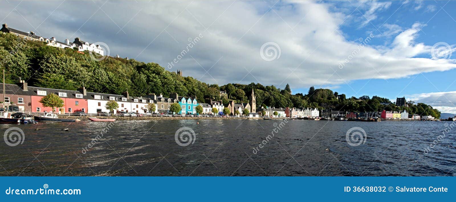 Il porto di Tobermory con le case colourful sciupa la Scozia