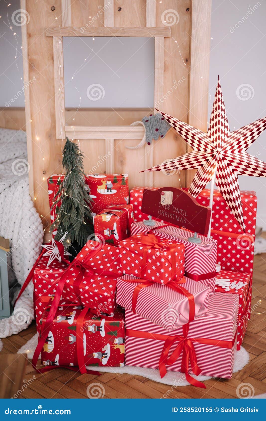 Il Reste Deux Jours Jusqu'à Noël. Compte à Rebours Pour Les Vacances  D'hiver. Déco à La Maison Image stock - Image du cadeaux, fond: 258520165