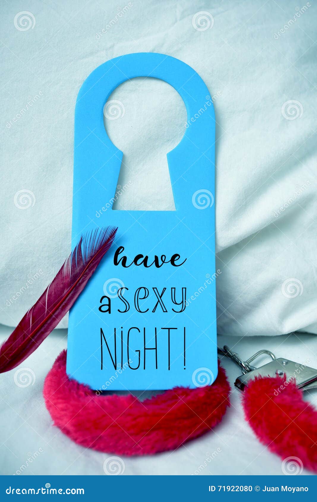 Il testo ha una notte sexy in un gancio di porta