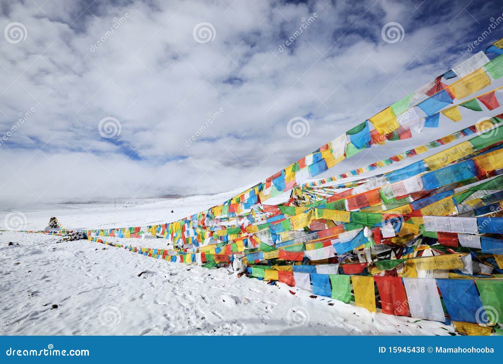 Il Tibet: Bandierine Tibetane Di Preghiera Fotografia Stock - Immagine di  religione, asiatico: 15945438