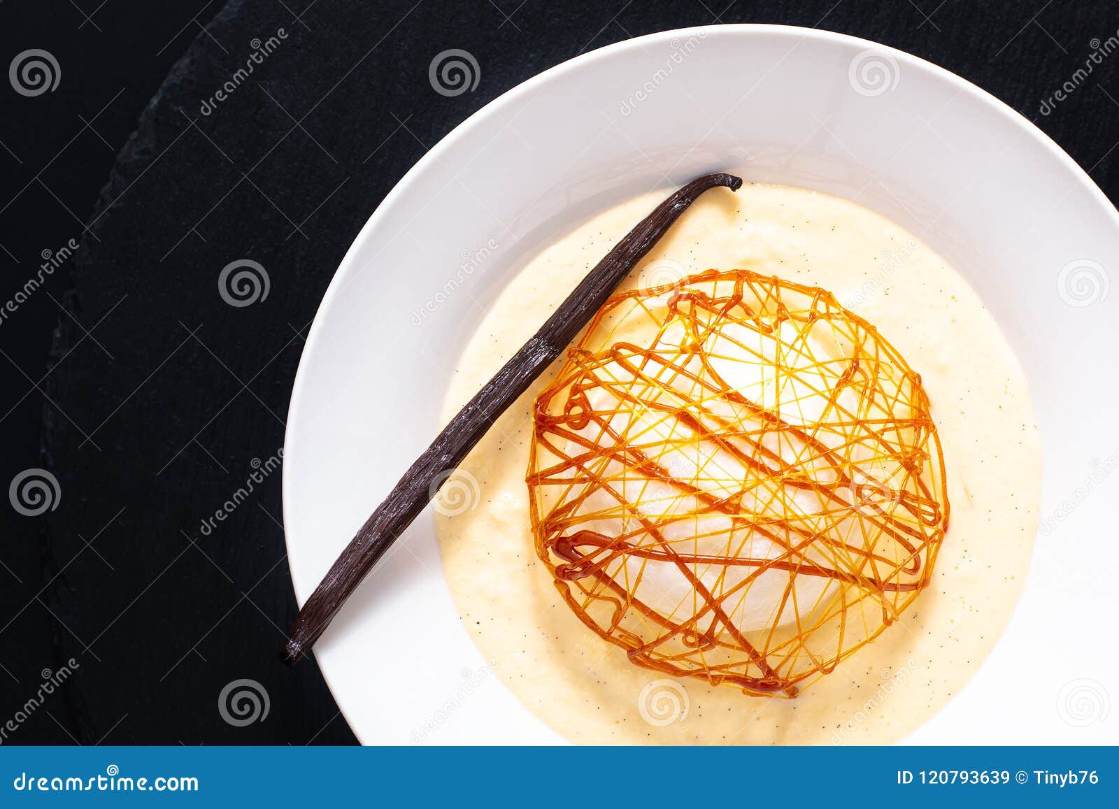 Ile Flottante Floating Island Dessert of French Orignal Meringue Ile Flottante Floating Island Dessert of French Orignal Meringue