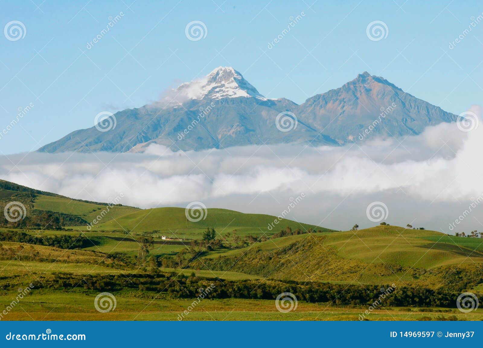 iliniza sur iliniza norte volcanos in ecuador