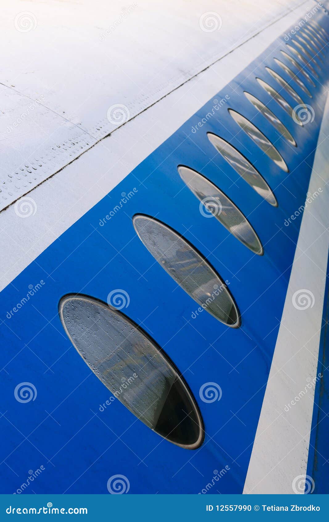 illuminators on fuselage