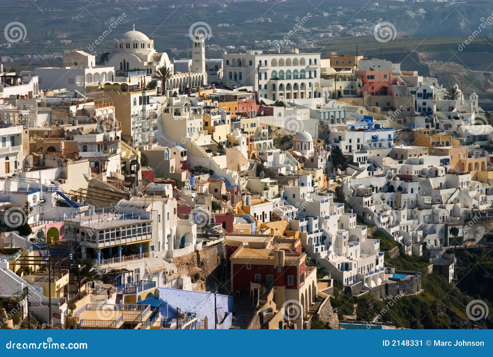 Im Stadtzentrum gelegenes Fira (Thira), Santori. Im Stadtzentrum gelegenes Fira, die Hauptstadt auf der Insel von Santorini (Thira).