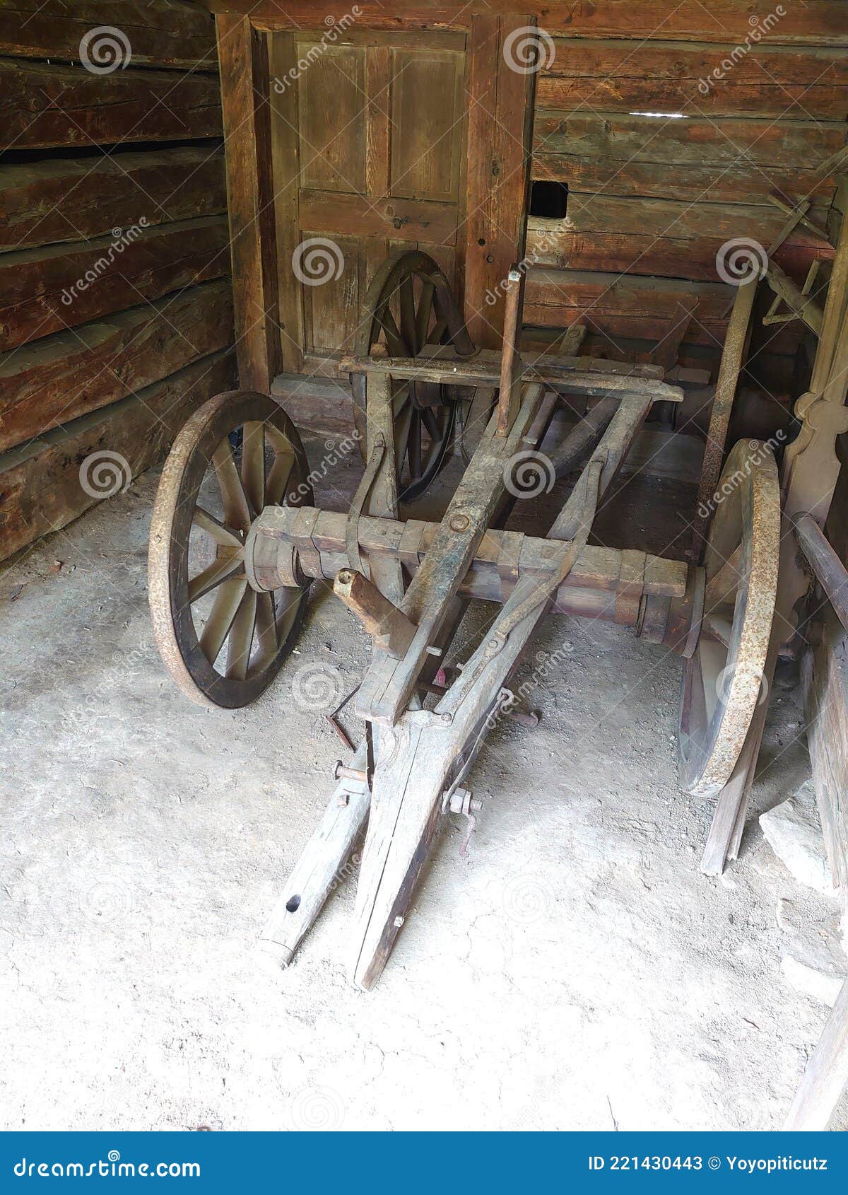 image of clasic wooden cart used for heavy objects