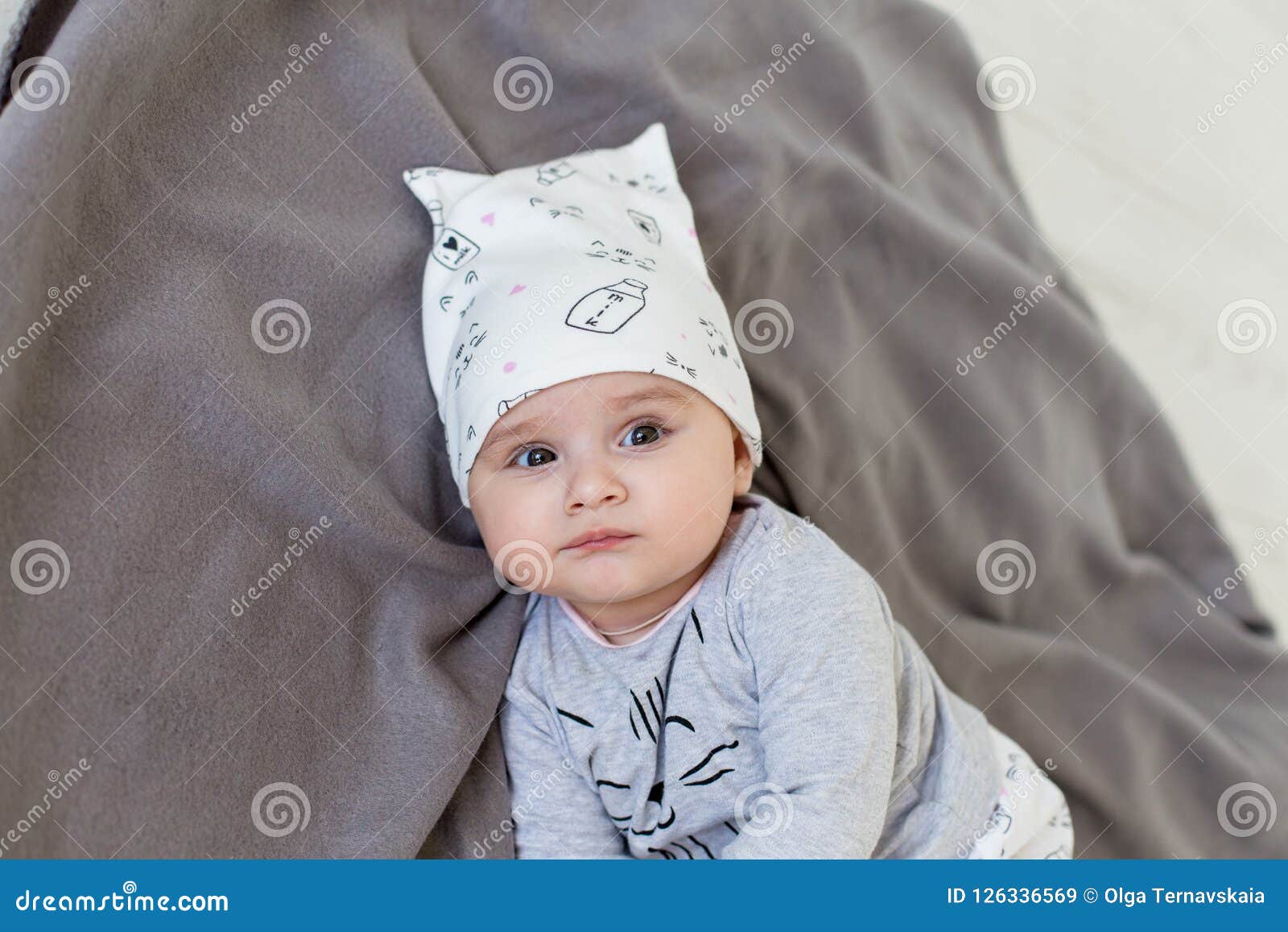 Image De Bebe Doux Dans Un Chapeau Mignon Portrait De Plan Rapproche De Fille De Sourire De Bebe De 6 Mois Mignon Enfant En Bas Image Stock Image Du Verticale Heureux Image De Bebe Doux Dans Un Chapeau Mignon Portrait De Plan Rapproche De Fille De Sourire De Bebe De 6 Mois Mignon Enfant En Bas Image Stock Image Du Verticale Heureux
