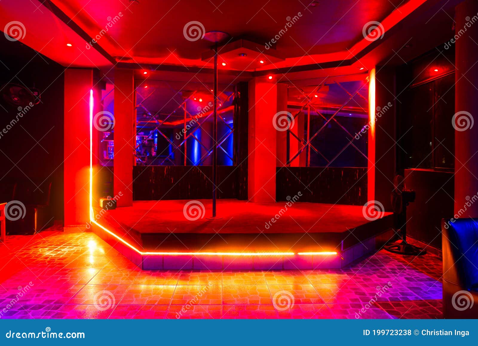 Male and female strip club lincoln