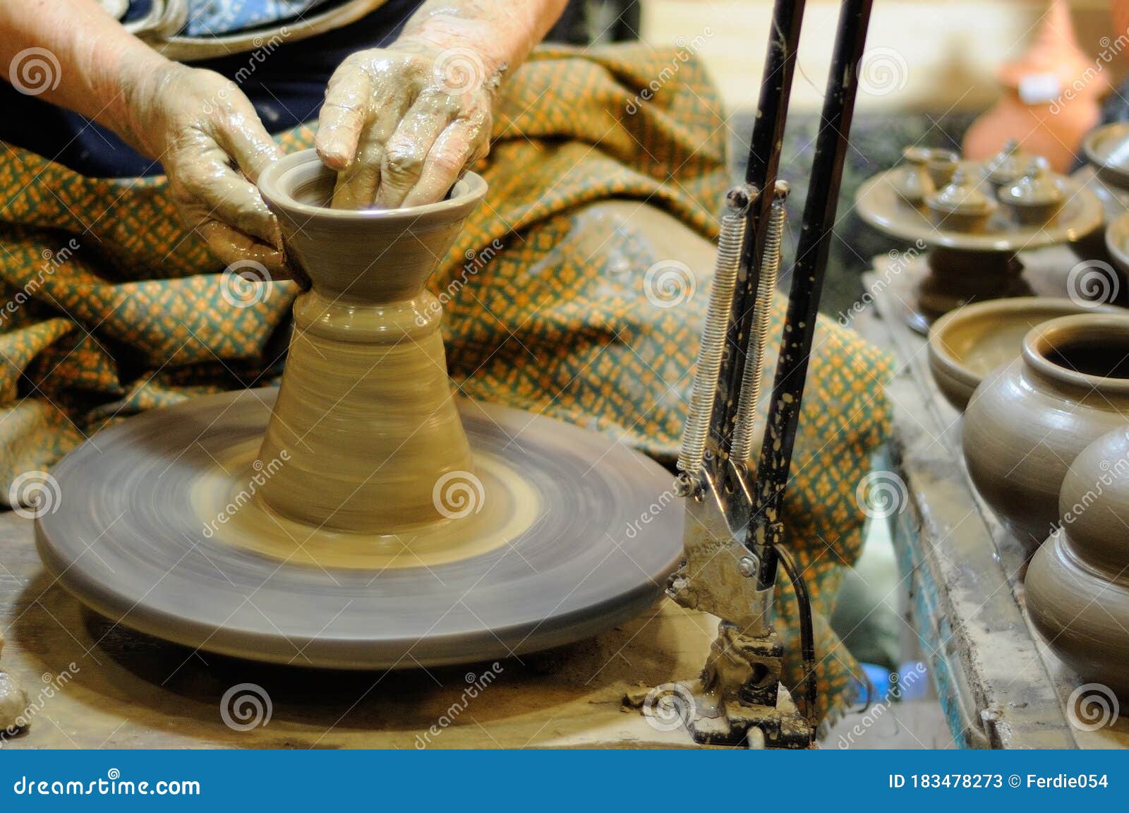 755 potter making clay pots photos free royalty free stock photos from dreamstime dreamstime com