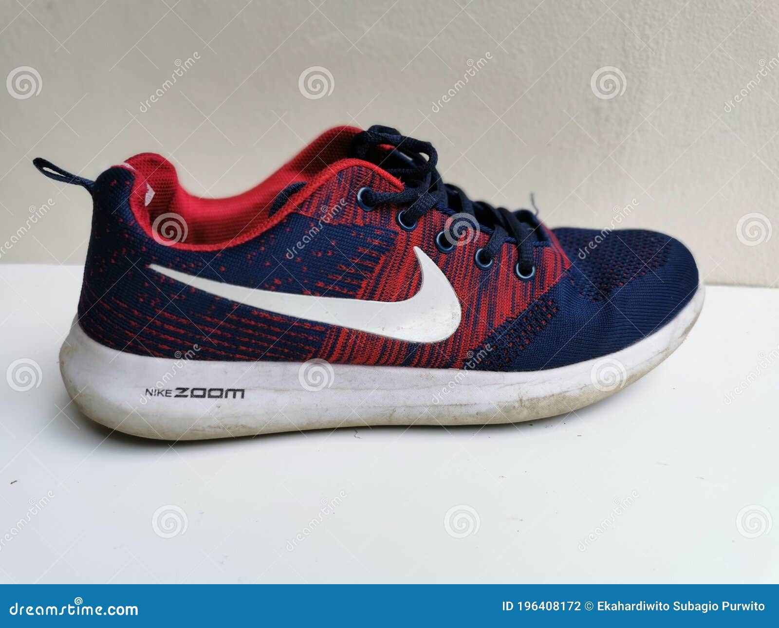 Image Of Used Running Shoe By Nike 