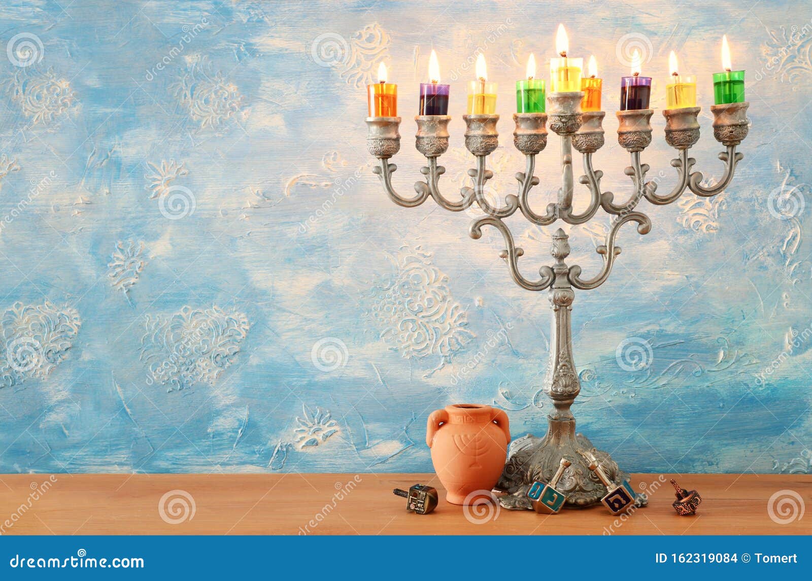 Imagem Religiosa Do Feriado Judeu De Hanukkah Com O Candelabro