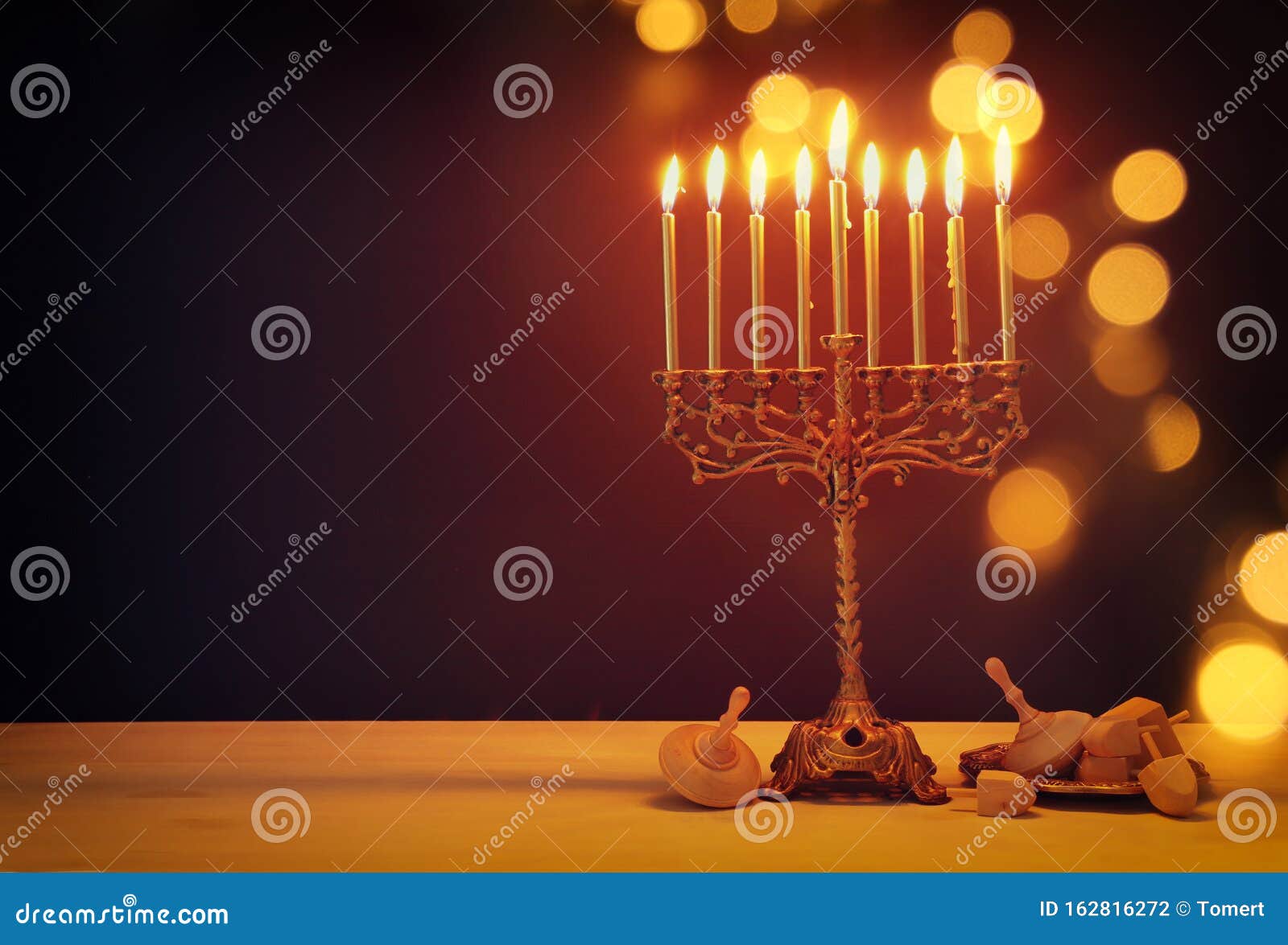 Imagem Religiosa Do Feriado Judeu De Hanukkah Com O Candelabro