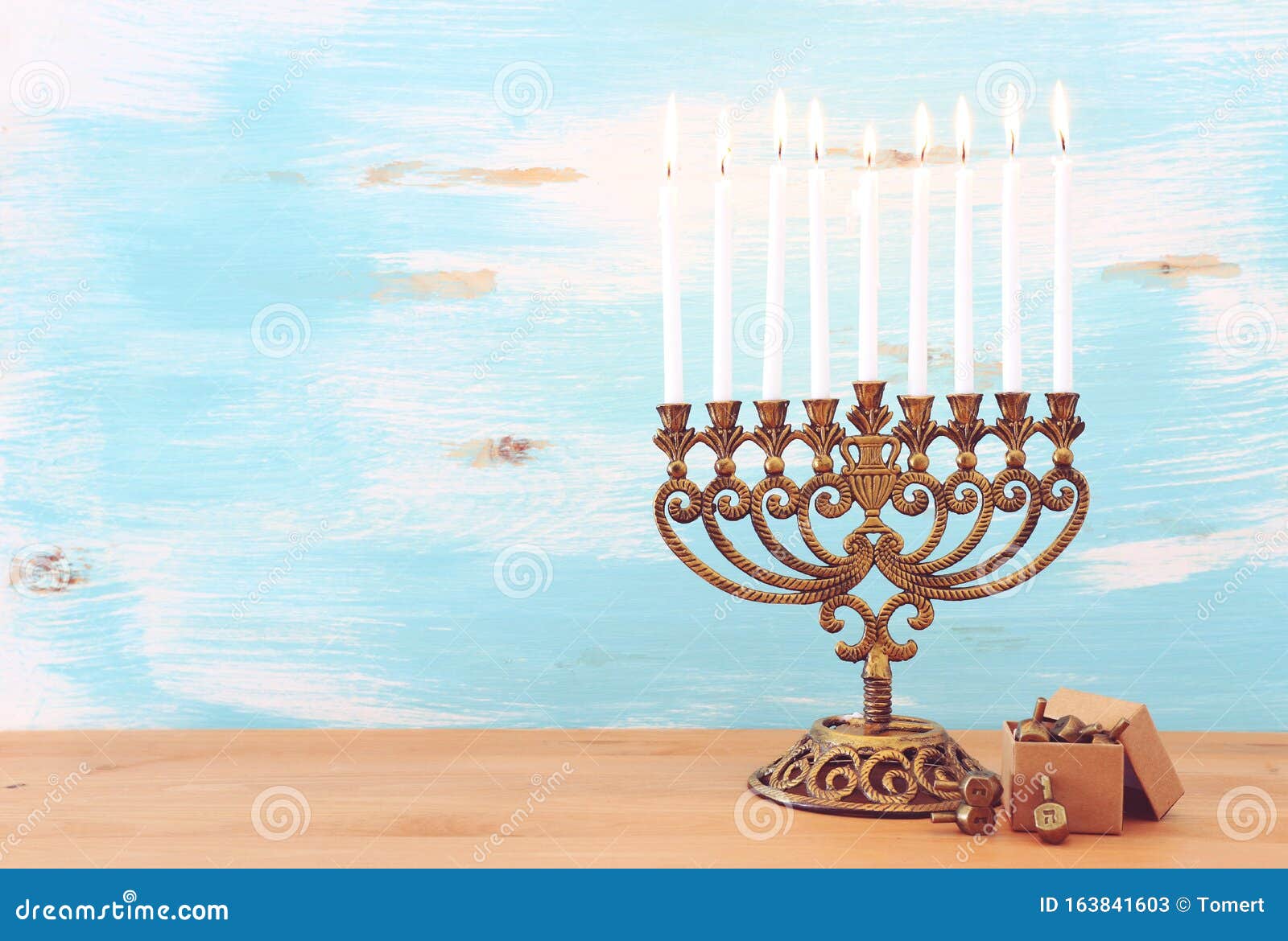 Imagem Religiosa Do Feriado Judeu De Hanukkah Com O Candelabro