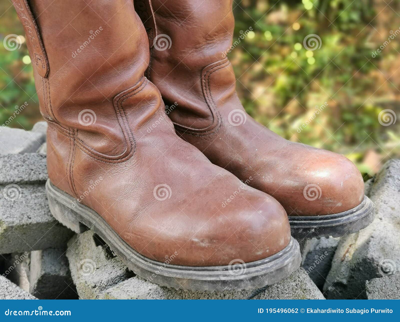 Imagem Usada Em Botas De Segurança De Corte Alto Pela Red Wing Foto de  Stock - Imagem de desgaste, foco: 195496062