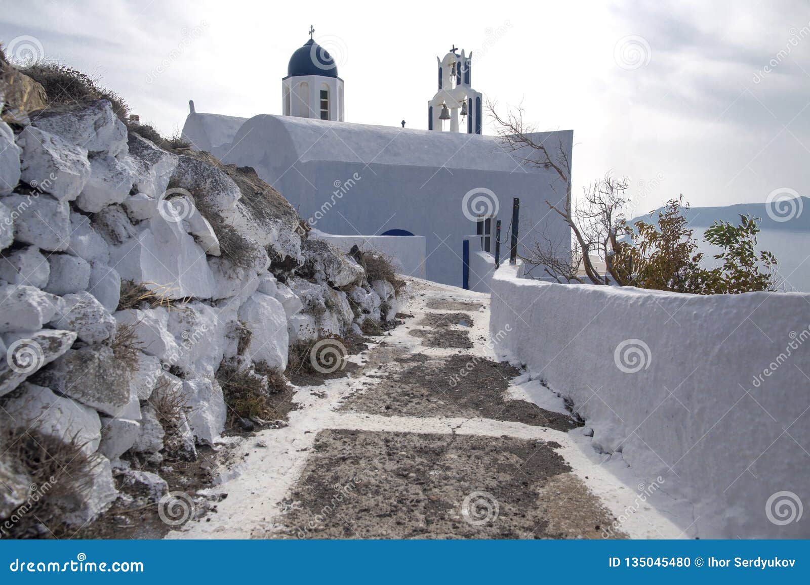 imerovigli, santorini, greece - october 22, 2014: skaros rock. caldera view - immagine