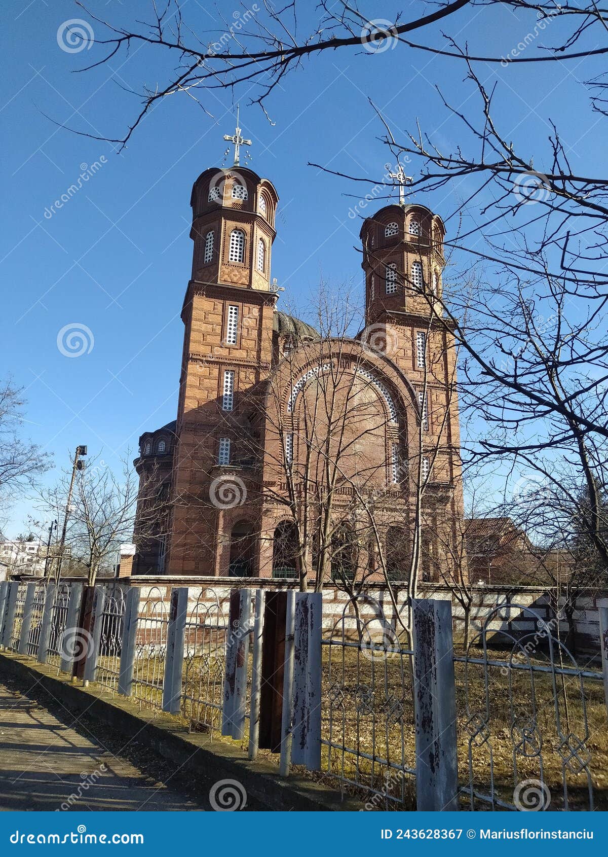 the imposing st. andrew`s church. die imposante st.-andreas-kirche. l`imposante ÃÂ©glise saint-andrÃÂ©