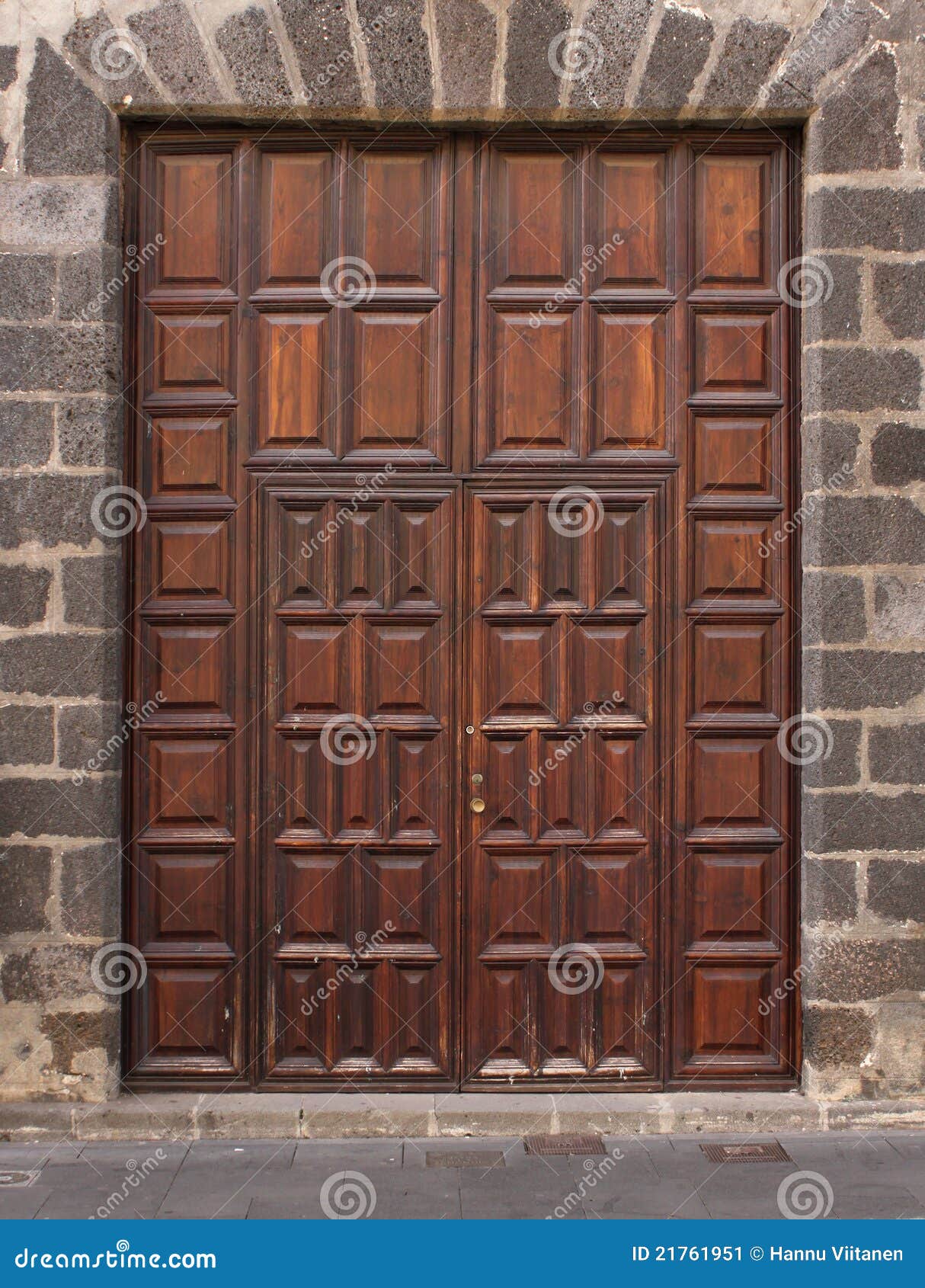imposing wooden doors entry