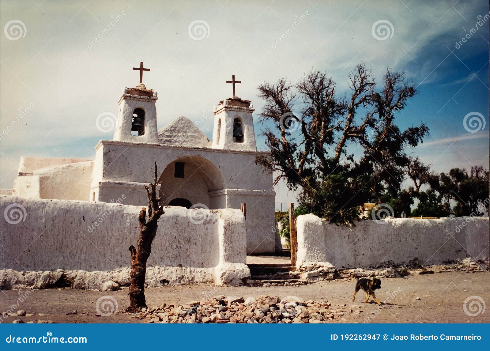 Impresionante Iglesia Blanca En El Desierto De Atacama Chile Hecho De  Cactus Imagen de archivo - Imagen de crucifijo, espiritualidad: 192262947