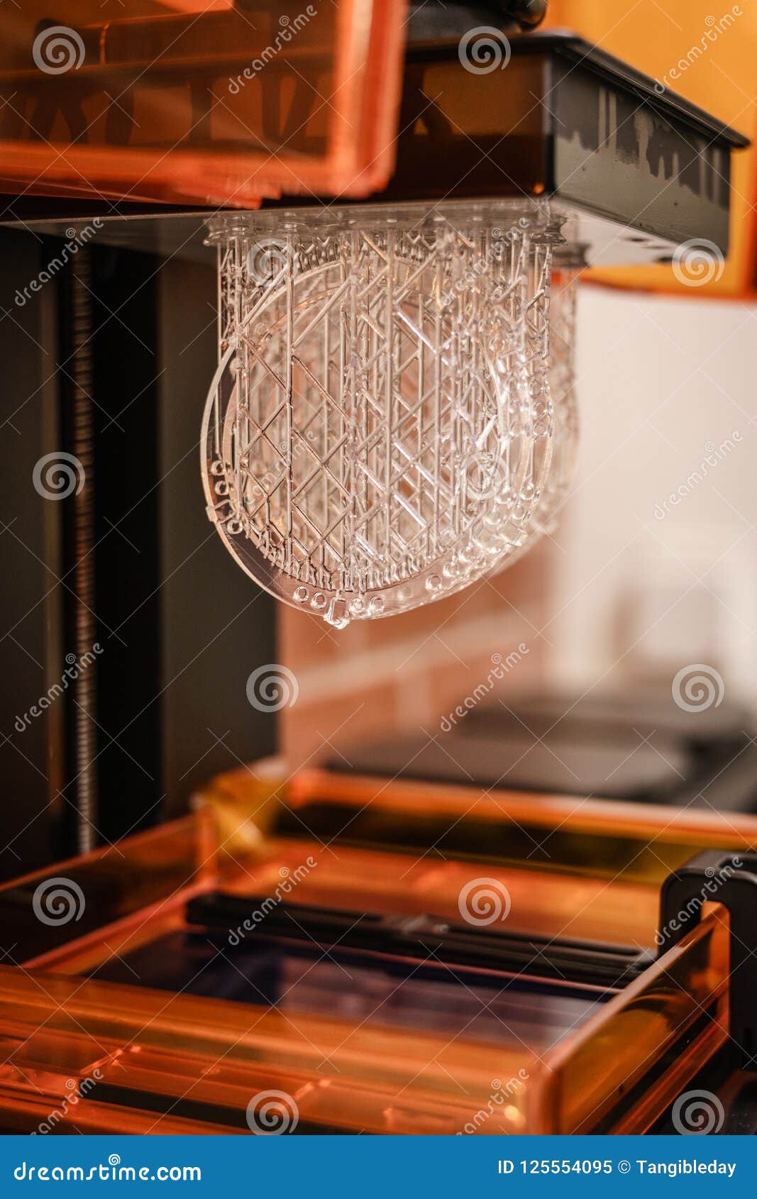 Impression De La Résine 3D, Construction De SLA Image stock - Image du  maille, plastique: 125554095