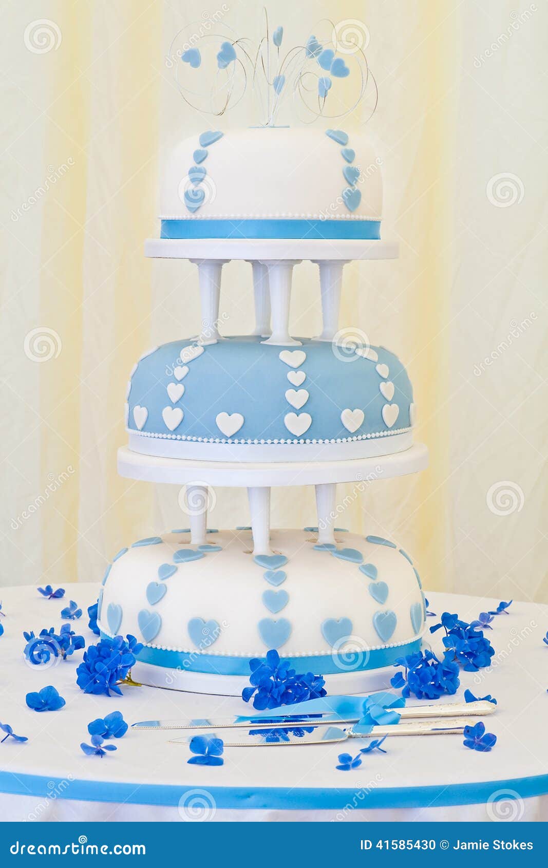 Two-Tier Wedding Reception Cake | Thanku Foods