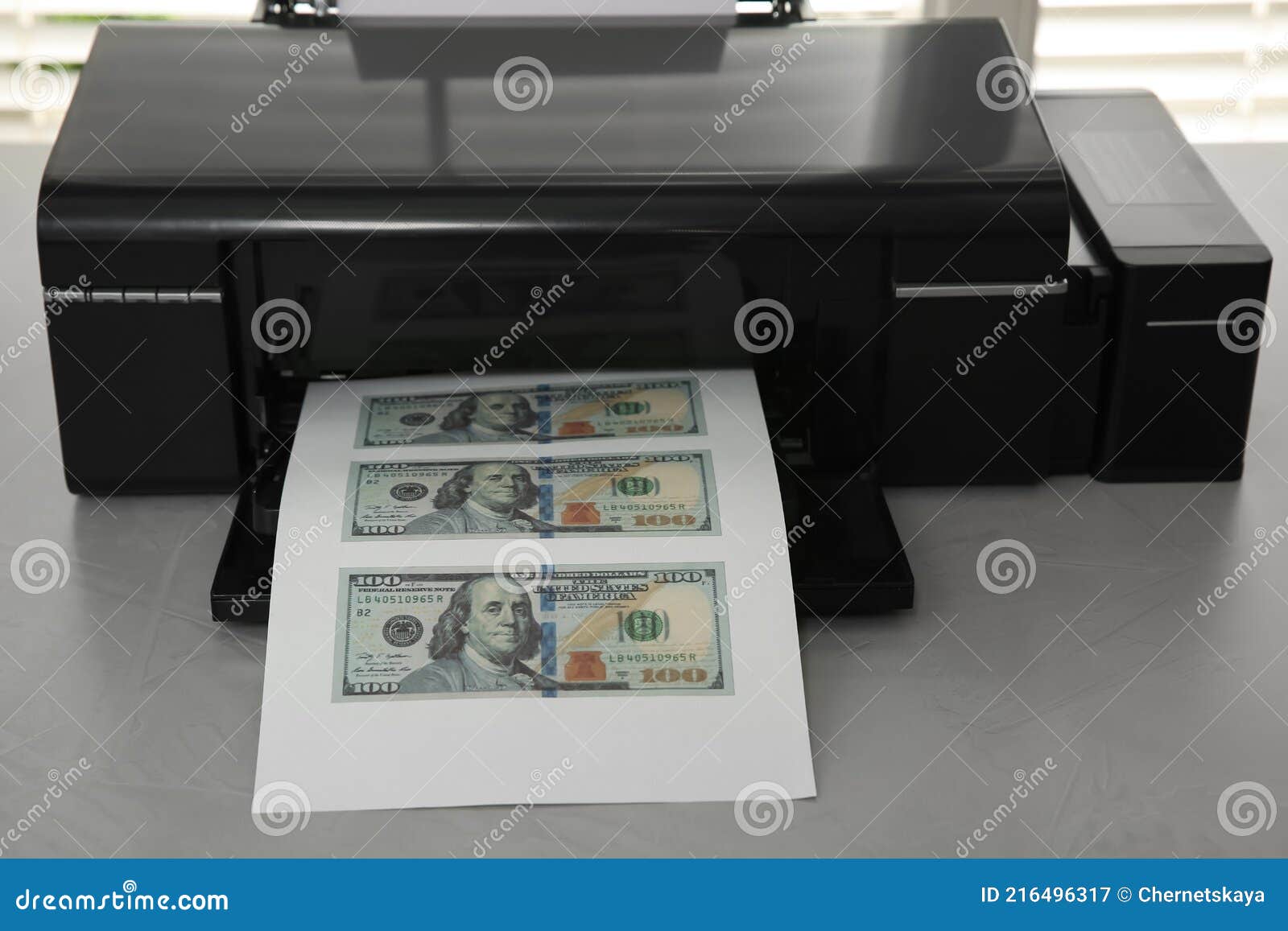 2.600+ Billete De Dólar Falso Fotografías de stock, fotos e imágenes libres  de derechos - iStock