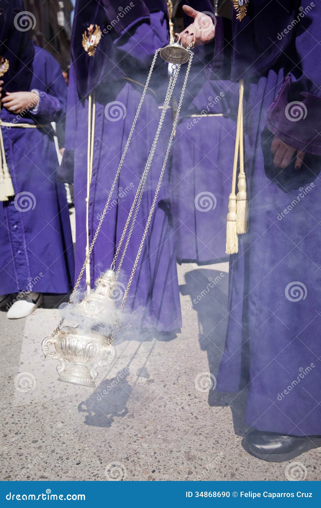 Incensario De La Plata O De La Alpaca Para Quemar Incienso En La Semana  Santa Imagen de archivo - Imagen de santo, vida: 90784157