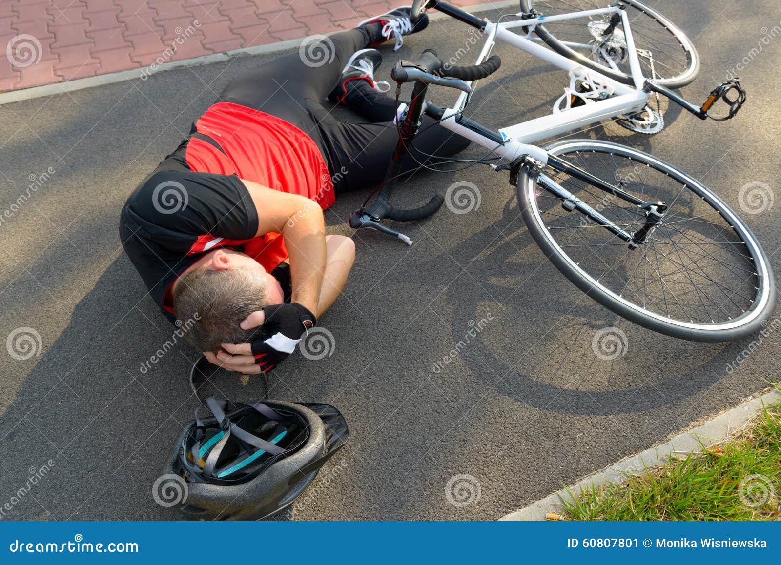 Incidente della bicicletta immagine stock. Immagine di corsa - InciDente Della Bicicletta 60807801