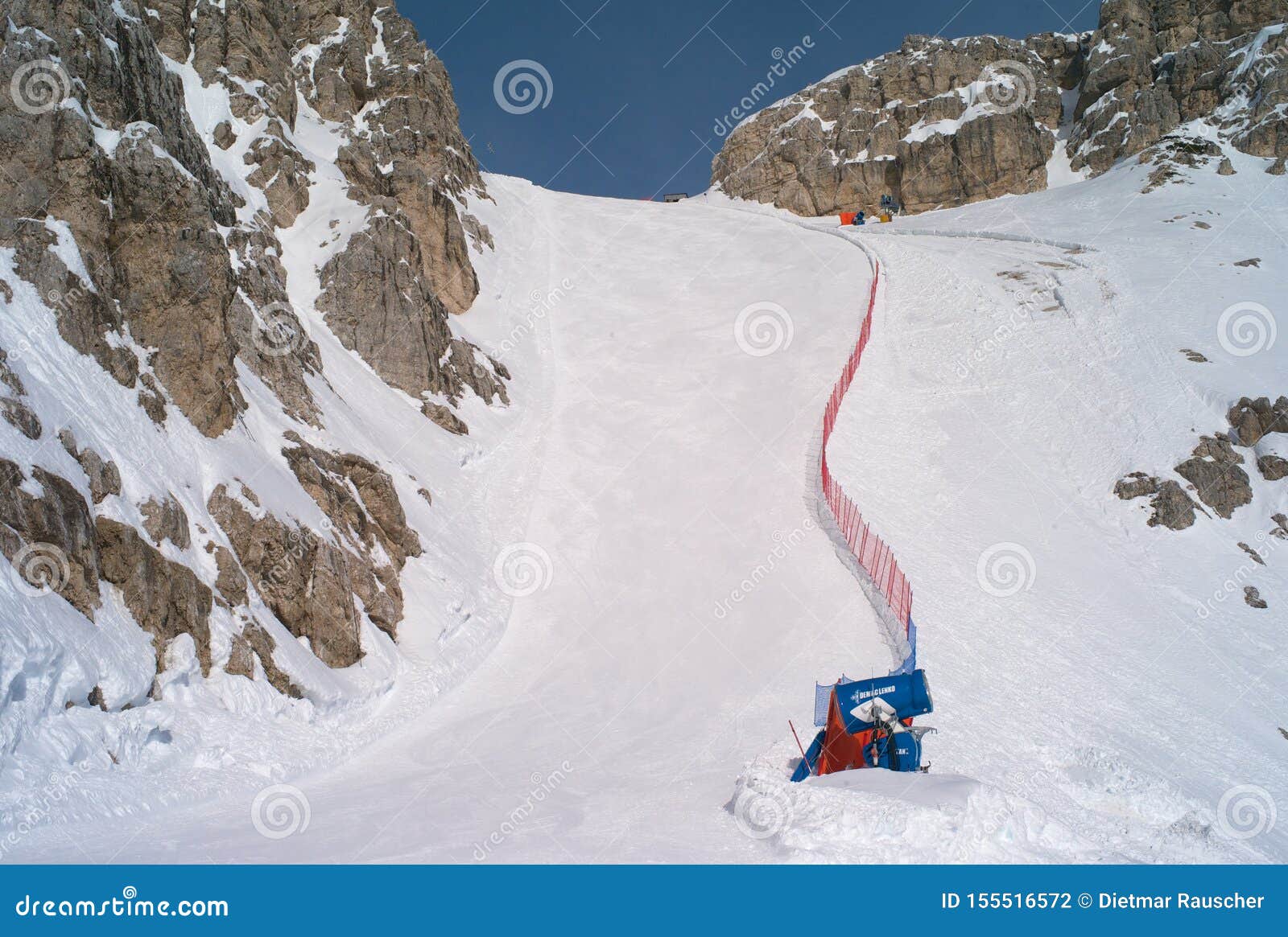Inclinação De Esqui Forcella Rossa Na Cortina D Ampezzo, Itália Fotografia  Editorial - Imagem de esporte, feriado: 155516572