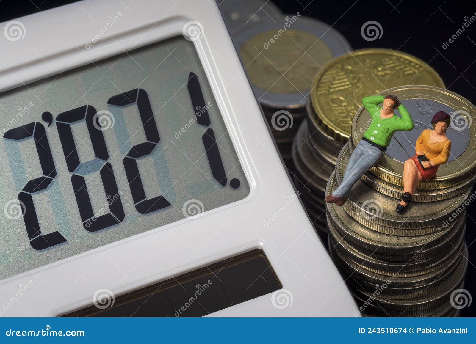 income tax campaign 2021. young couple sitting on coin stack. declaracion de la renta macro