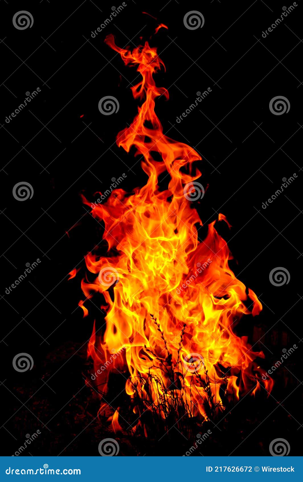Increíble Vista De Llamas De Fuego En Un Fondo Negro Perfecto Para El Fondo De Pantalla Foto de archivo - Imagen de fuego, asombroso: 217626672 Increíble Vista De Llamas De Fuego En Un Fondo Negro Perfecto Para El Fondo De Pantalla Foto de archivo - Imagen de fuego, asombroso: 217626672