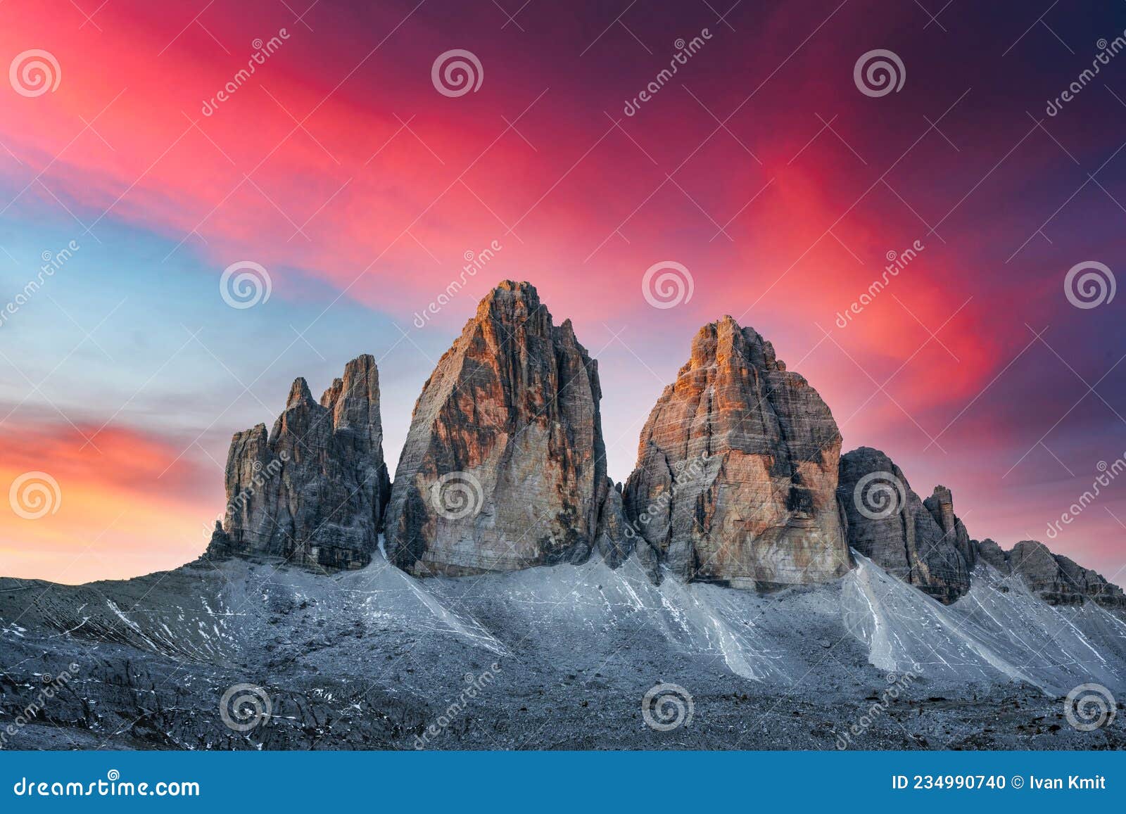 incredible view of the three peaks of lavaredo on sunset time