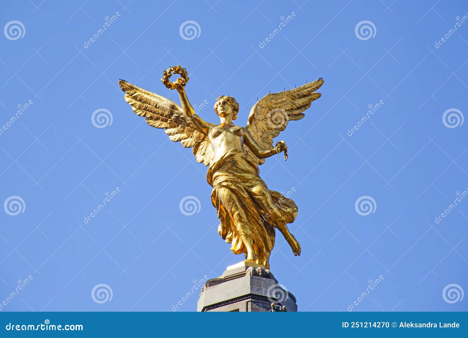 independence angel statue located in paseo de la reforma avenue.