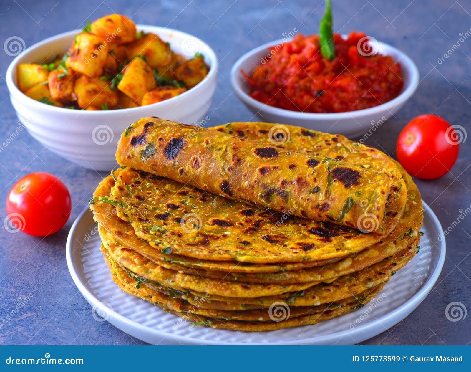 Inder Parantha Füllte Indisches Brot-methi Thepla an Stockbild - Bild ...