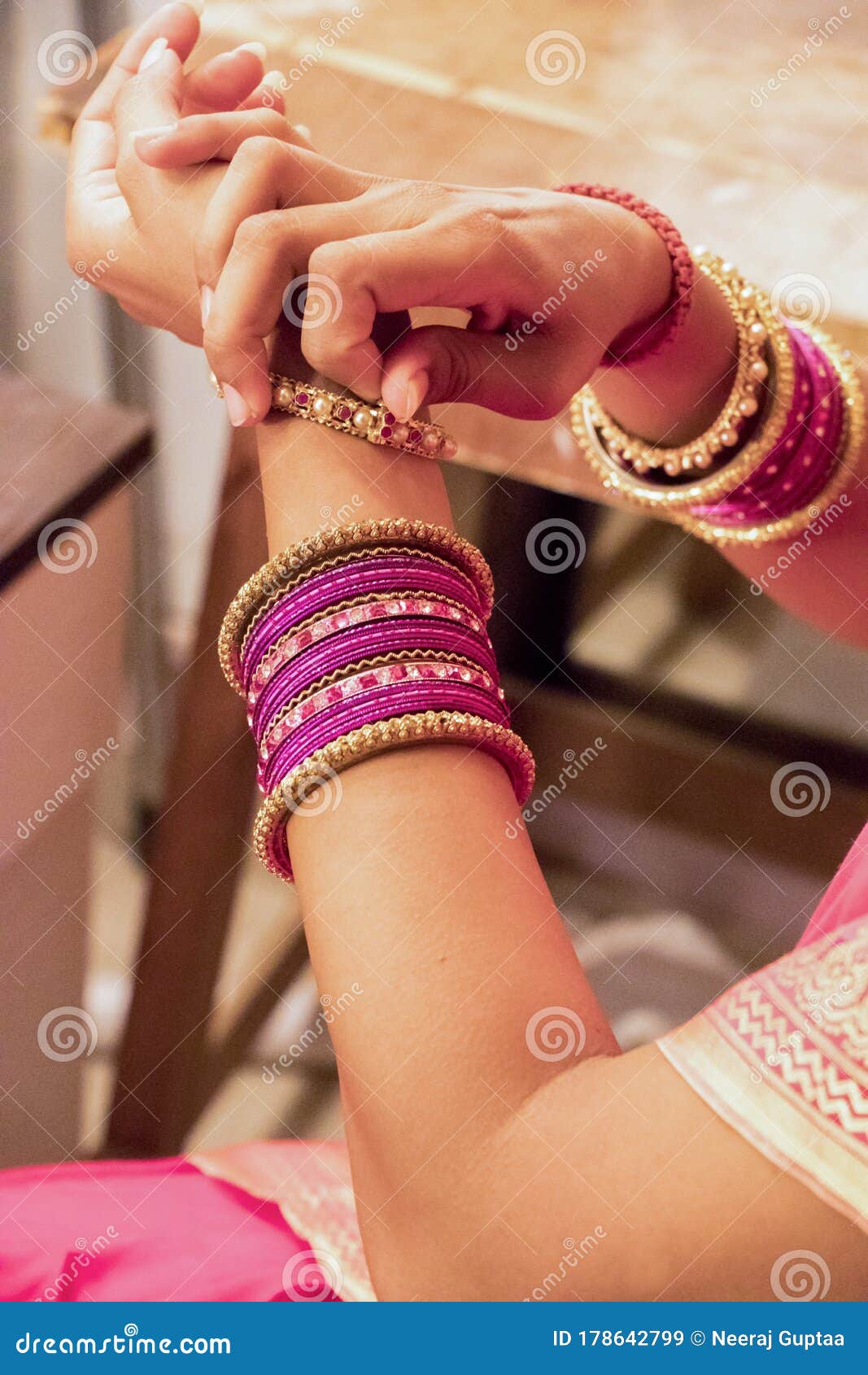 The Indian Bride Hand Holding Bracelet Stock Image - Image of wedding,  bracelet: 178643065