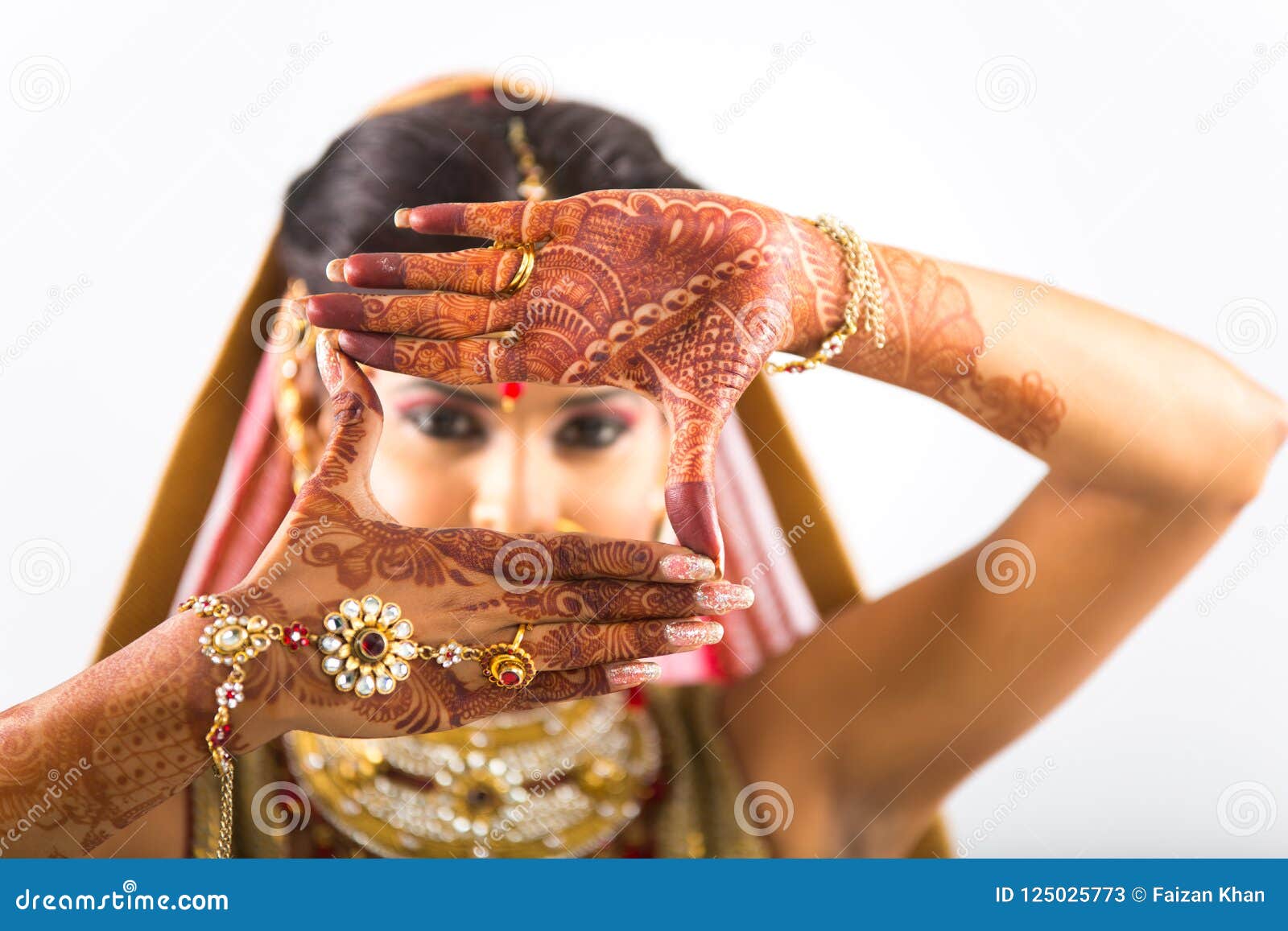 Bridal Mehandi at best price in Agra | ID: 21534338312