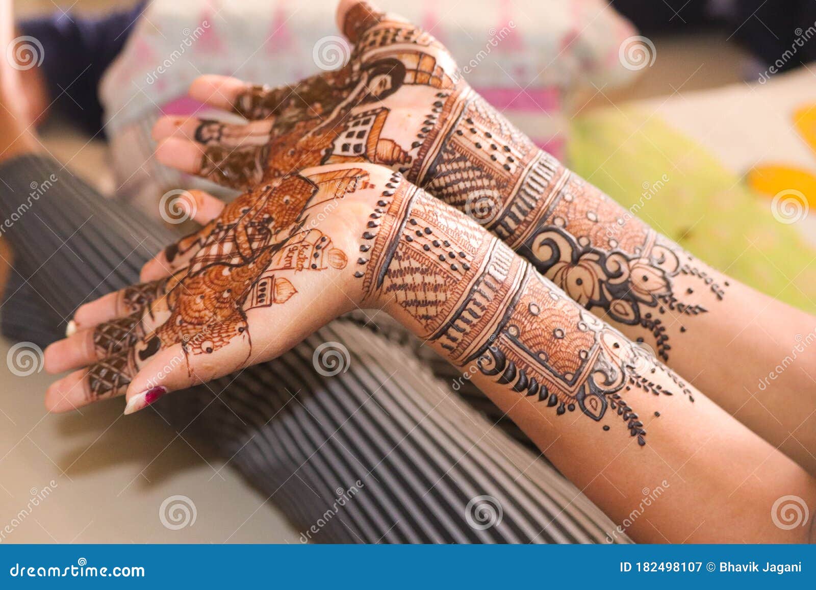 32,000+ Indian Henna Tattoo Stock Photos, Pictures & Royalty-Free Images -  iStock