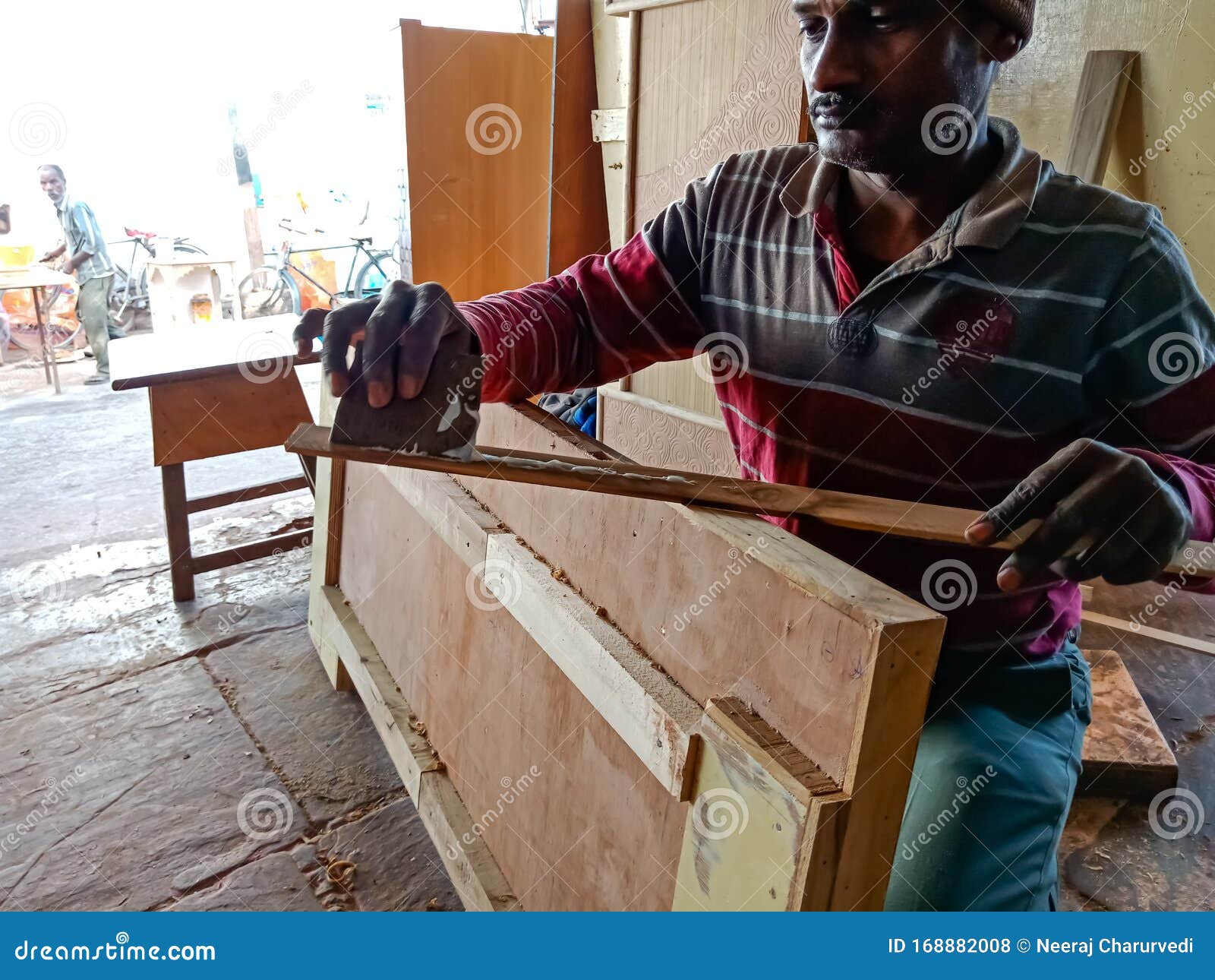 India Arunachal Pradesh Ziro Valley Mida Village Carpenter Planing Wood With Two Person Plane Stock Photo Alamy
