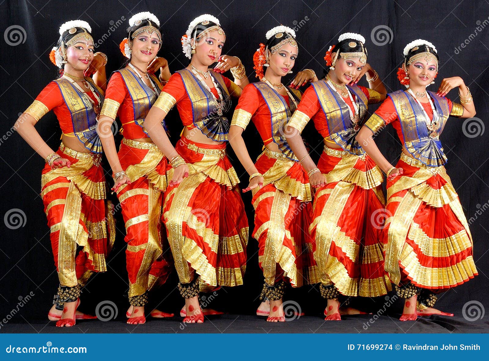 Indian Classical Dance editorial stock image. Image of saree - 71699274