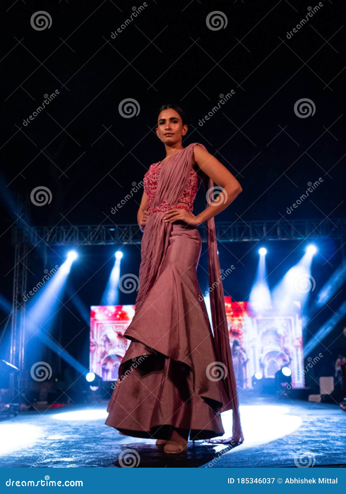 Malaika Arora Ramp Walk in silver Dress 🔥❤️ : r/MalaikaAroraHot