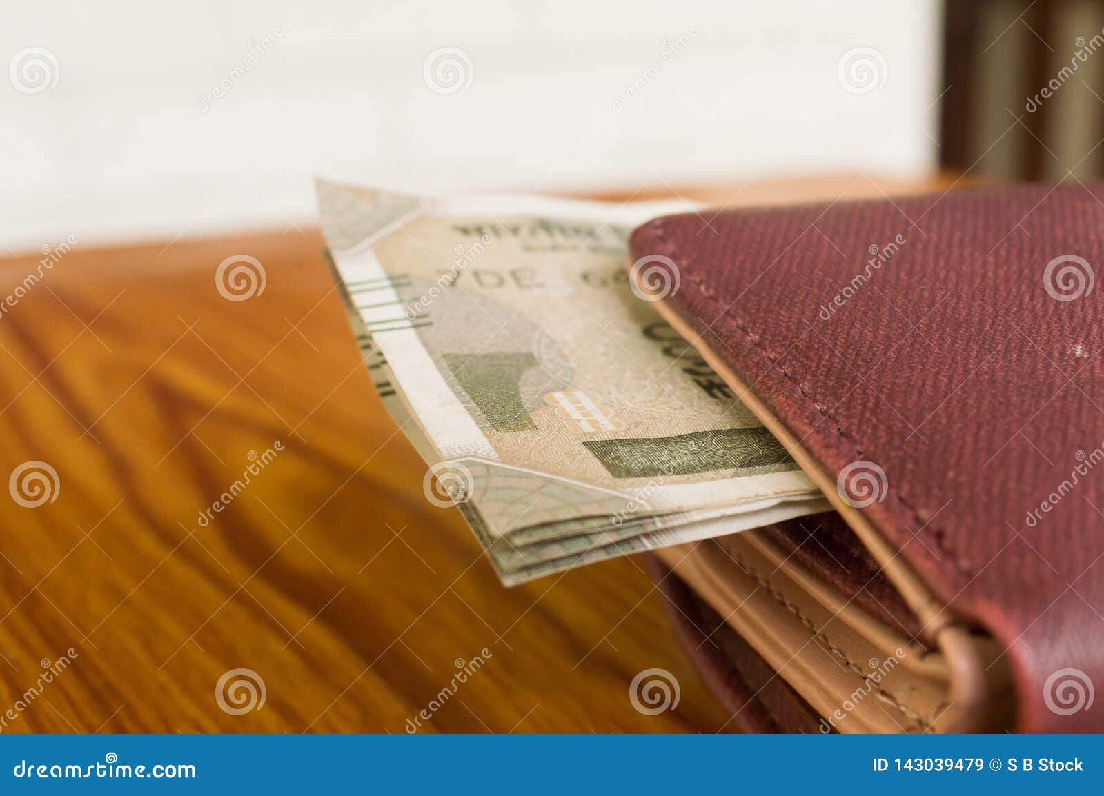 Premium Photo | Woman's hands holding leather wallet with brand new indian  100, 200, 500, 2000 rupees banknotes. | Money images, Money vision board,  Money and happiness