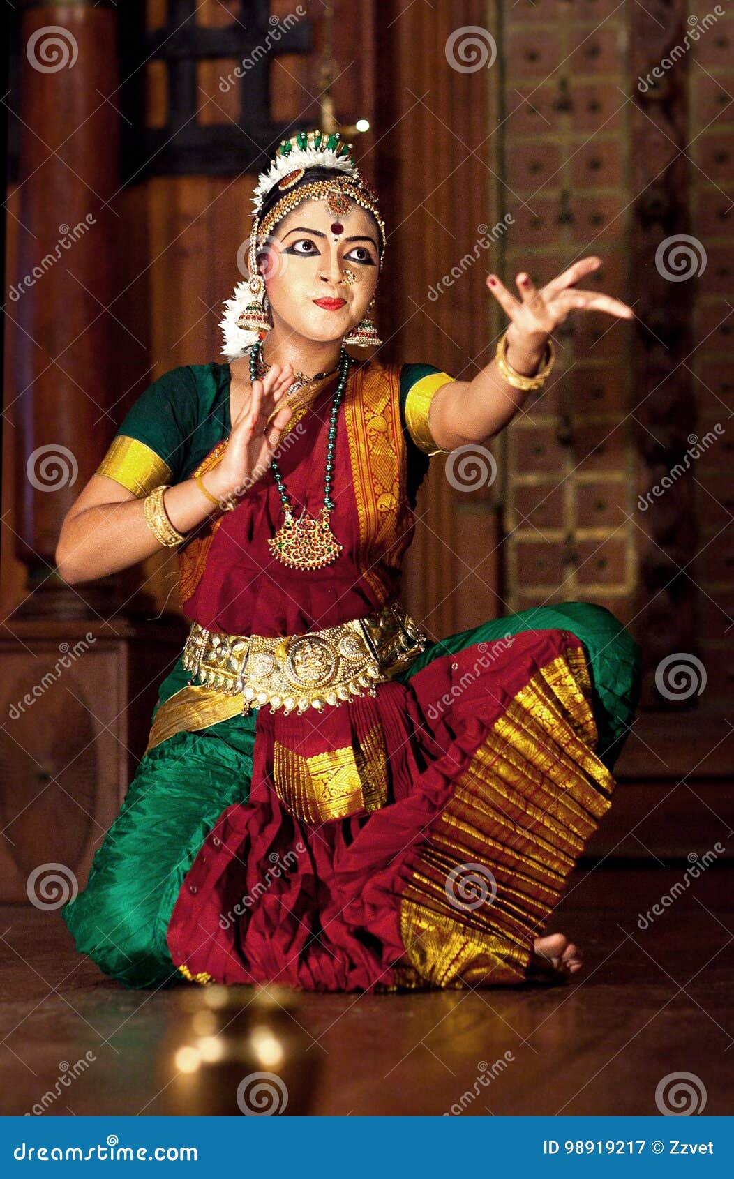 Indian Girl Dancing Kuchipudi Dance Editorial Photography - Image ...