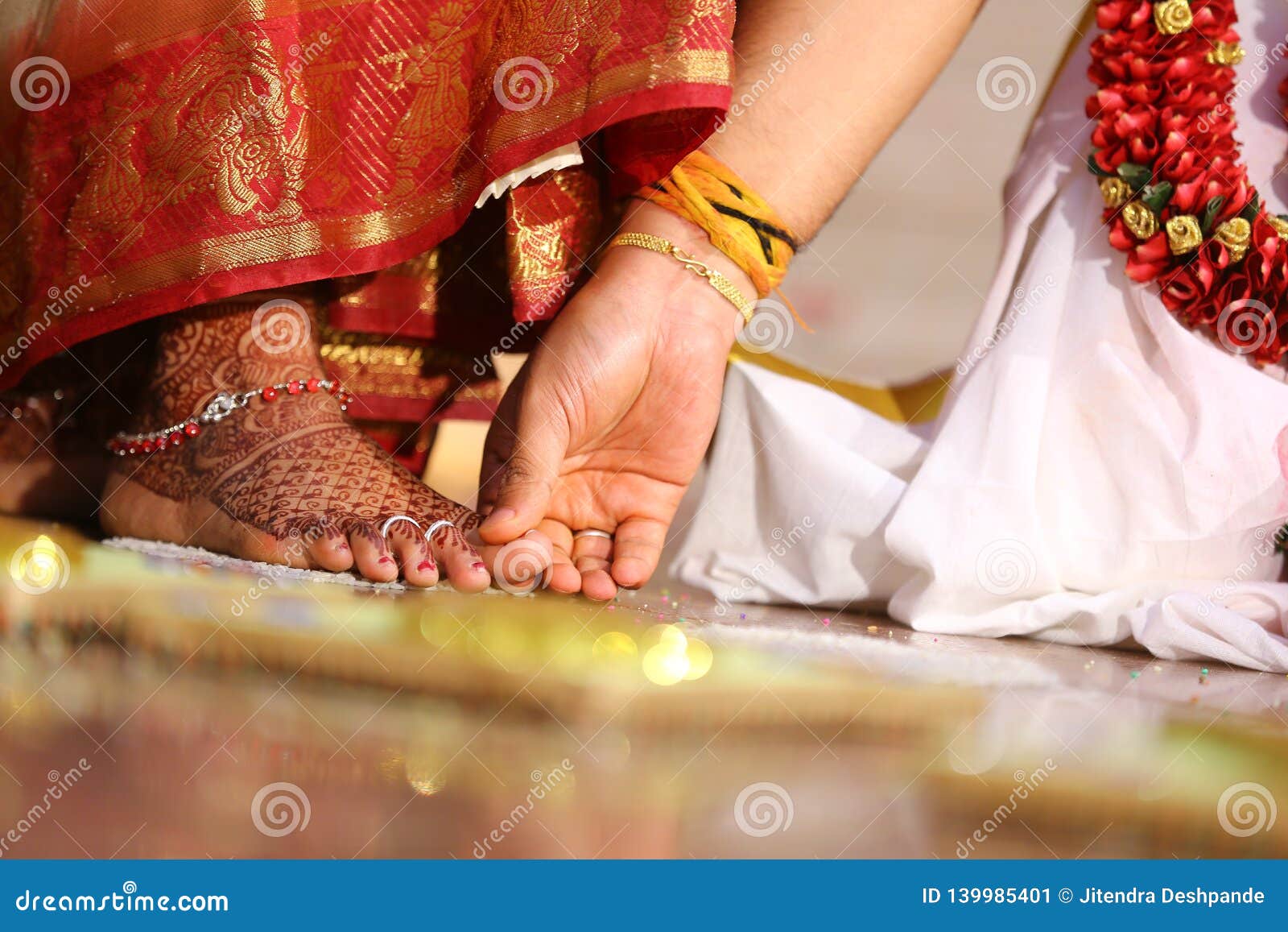 indian married women wear toe rings symbol state hindu silver 139985401