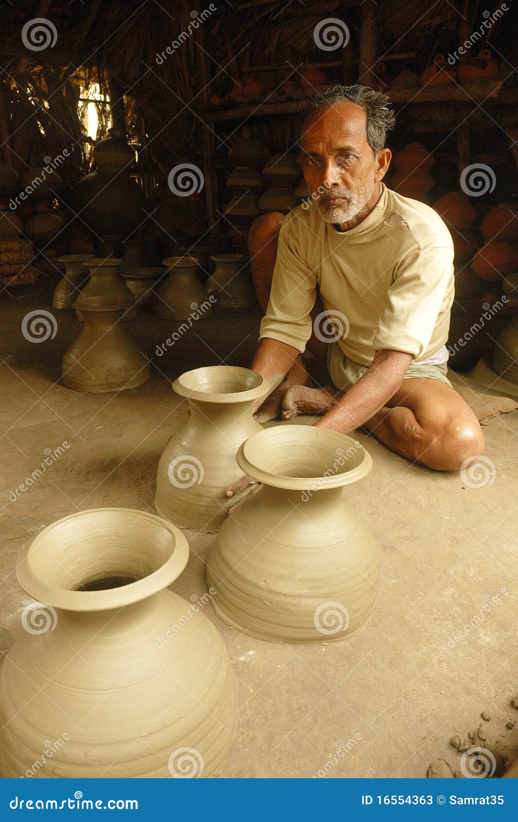 Indian pottery maker editorial stock photo. Image of bengal 16554363