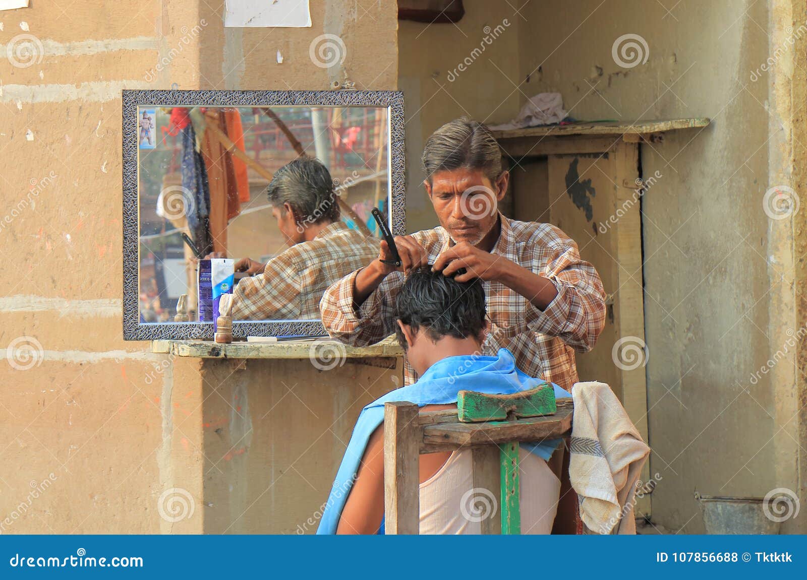 Indian Street Barber India Editorial Stock Photo. Image Of Indian ...