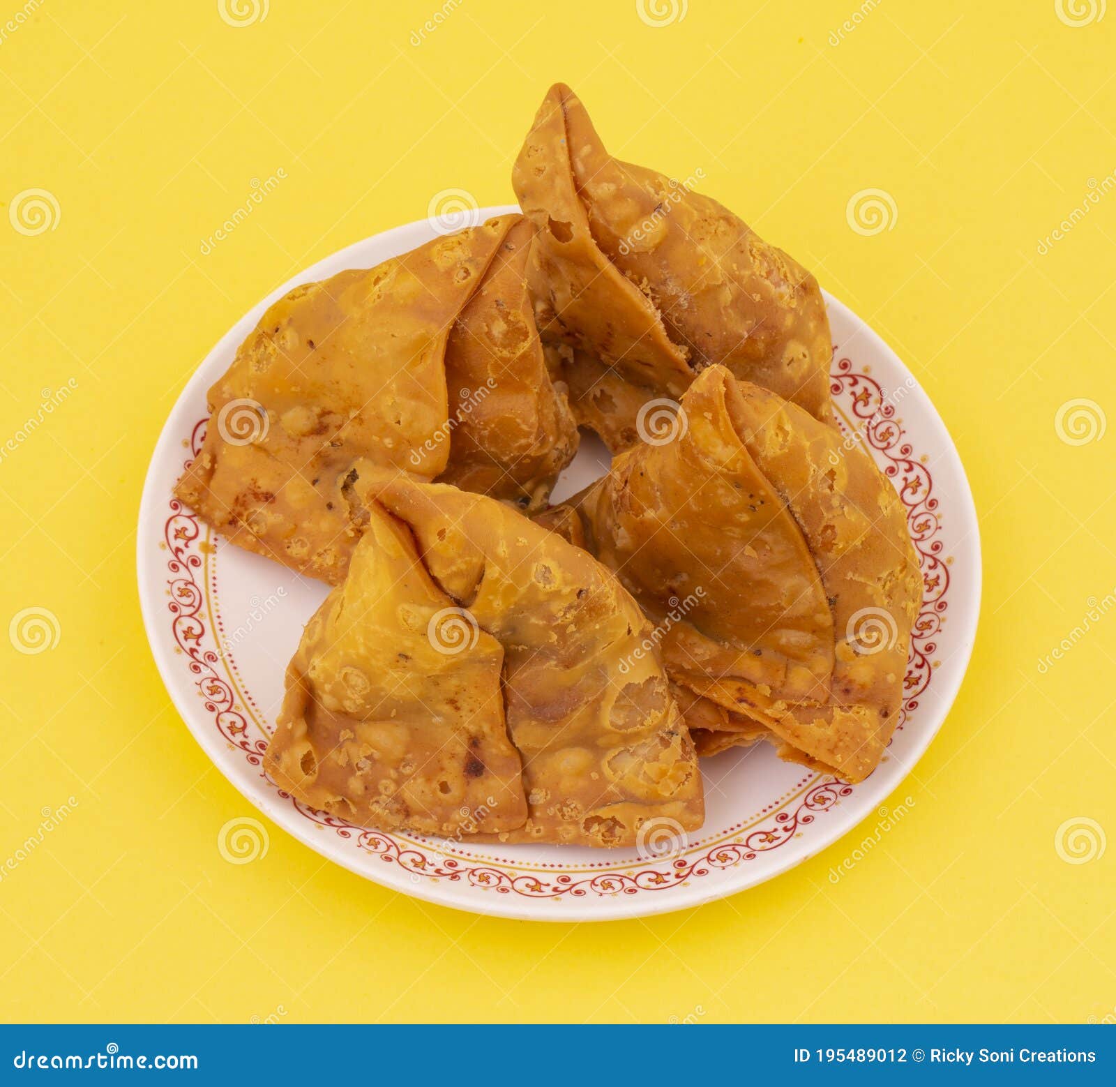 Top 27+ Stock Photos spicy indian snack in a triangular shape Sharp Top 27+ Stock Photos spicy indian snack in a triangular shape Sharp