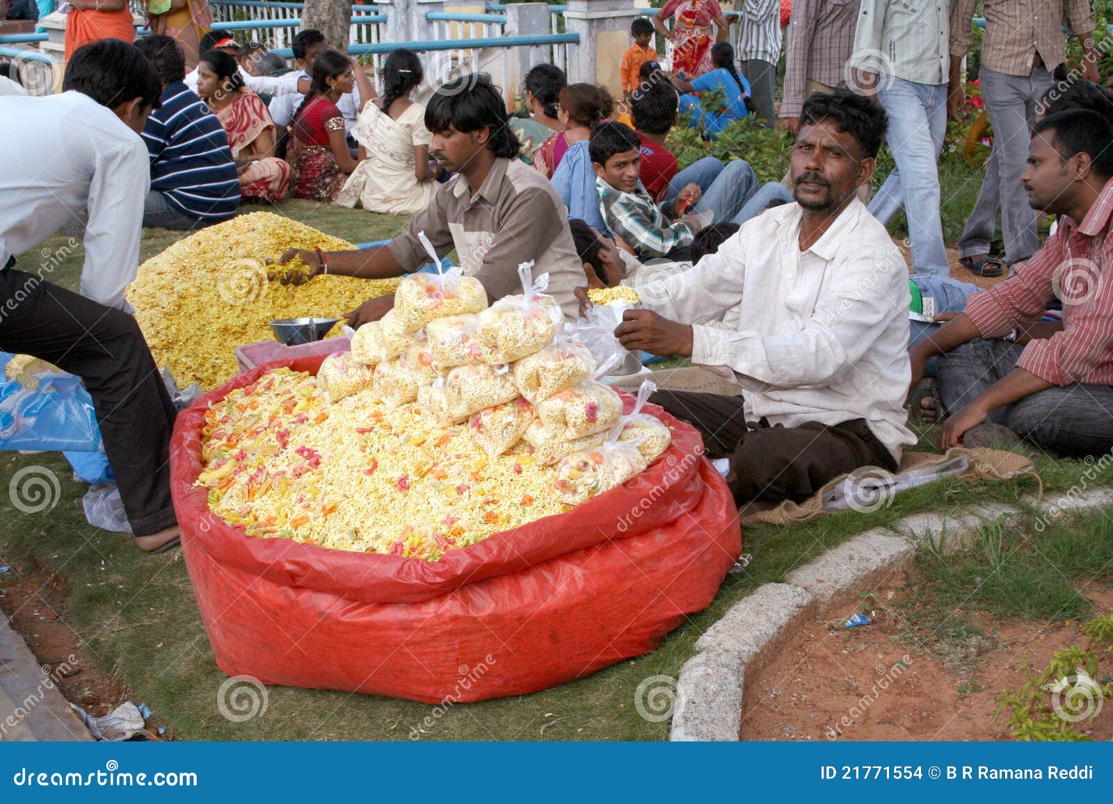 Indian street food vendor editorial stock image. Image of adult - 21771554