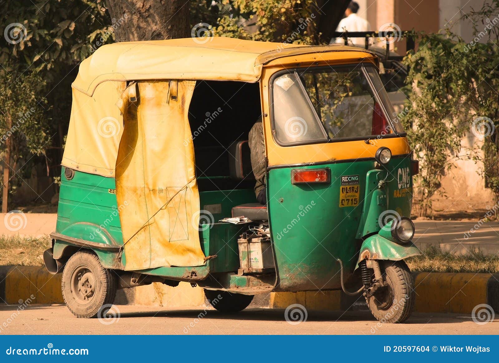 indian-taxi-20597604.jpg