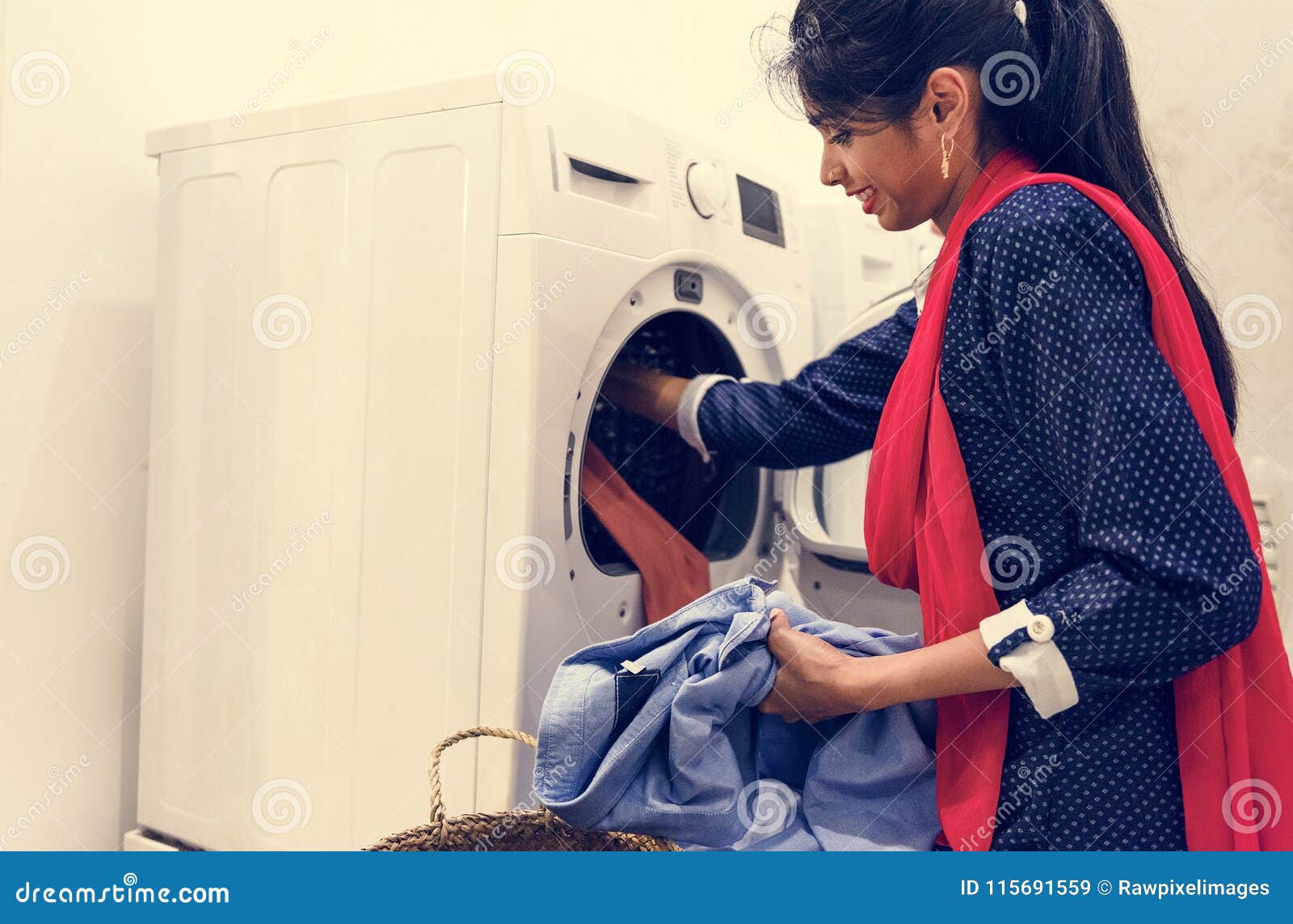 indian woman doing a laundry washing machine