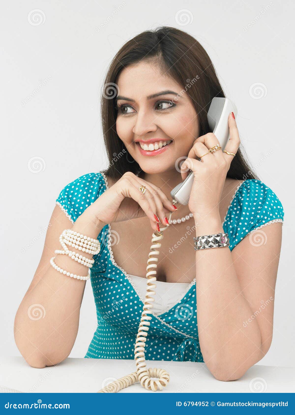 [Image: indian-woman-talking-phone-6794952.jpg]